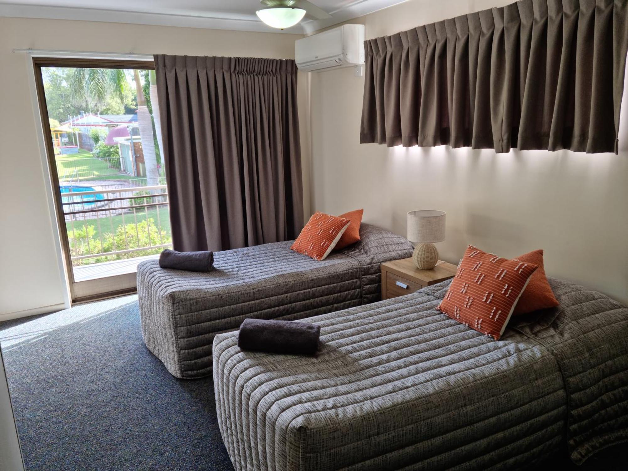 Whiteoaks Motel & Lodges トゥーンバ エクステリア 写真