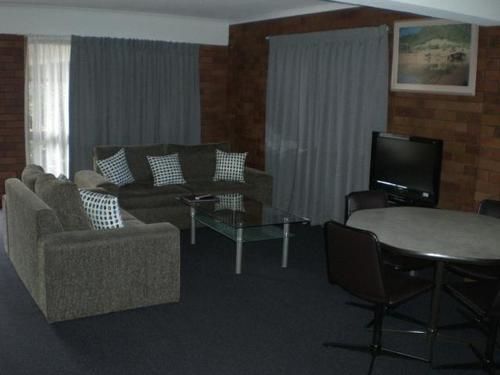 Whiteoaks Motel & Lodges トゥーンバ エクステリア 写真